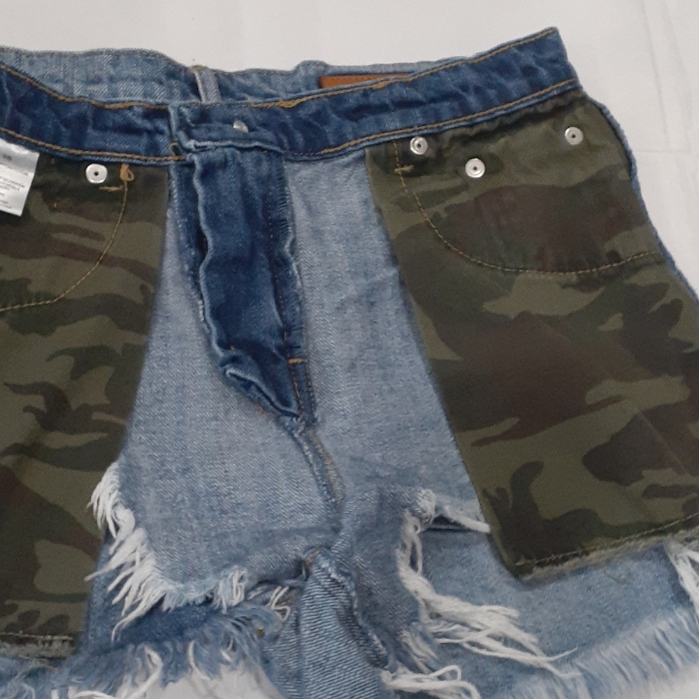 Blue Revival blue Heavy distressed jean shorts s… - Picture 14 of 15